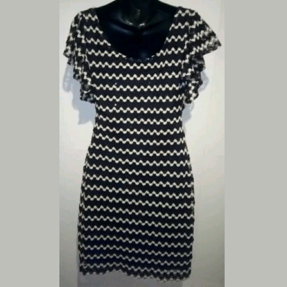 Guess Los Angeles Dresses & Skirts - Guess Los Angeles 8 Black White Ruffle Sleev Dress